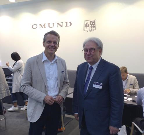Gmunds vd Florian Kohler och Walter Kurz, ordförande för Leonhard Kurz Stiftung & Co.