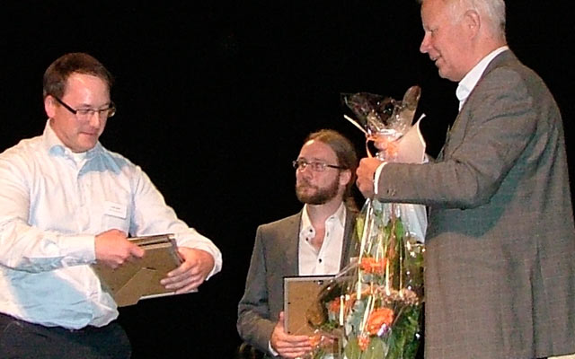 Ulrik Beste från VBN Components (till vänster) och Niklas Salomonsson (mitten) tog emot årets SKAPA-stipendier för innovatörer i Uppsala län. Priset delades ut av Olle Jonsson på Almi Företagspartner.